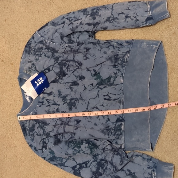 Women's NWT Joy Lab Relaxed Fit Sweatshirt - Picture 14 of 16